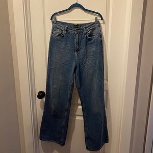 Wide leg shape jeans
